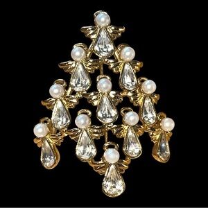 Christmas tree brooch, made of adorable little angels, vintage, signed